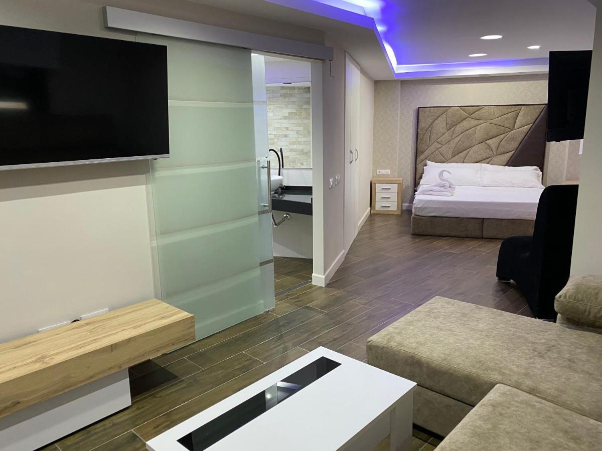 Apartamentos Las 7 Esencias ลีนาเรส ภายนอก รูปภาพ