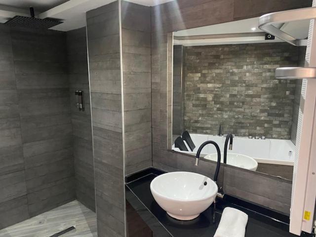 Apartamentos Las 7 Esencias ลีนาเรส ภายนอก รูปภาพ